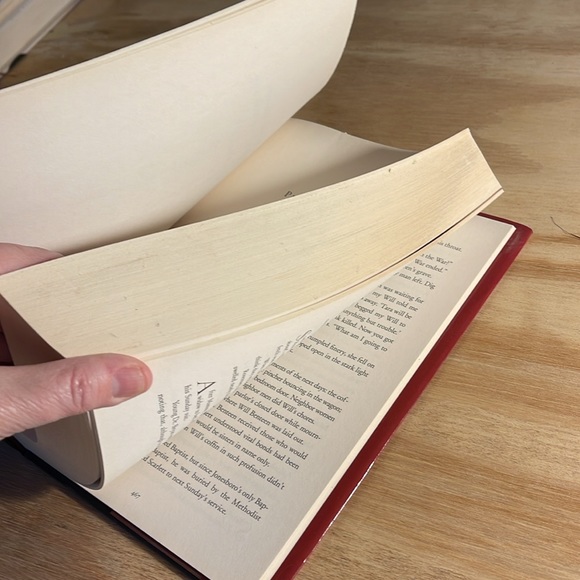 📚2/$14; 3/$16; 4/$18; 5/$20 ADD $2 for any additional books! ENJOY📚📚📚 - Picture 5 of 9